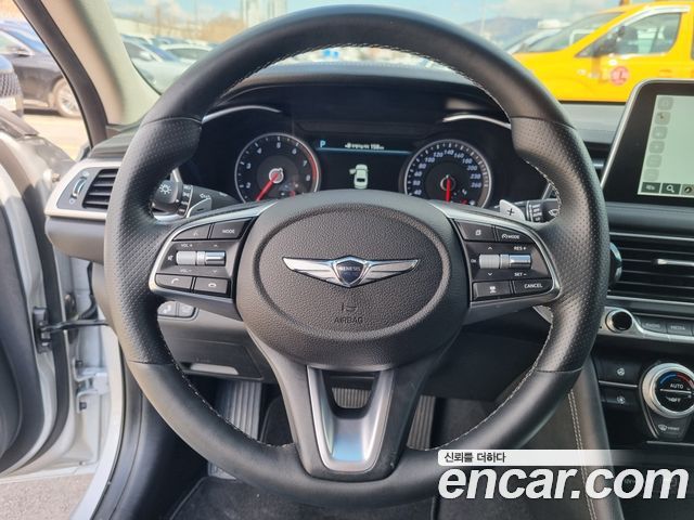 Genesis G70 — interior