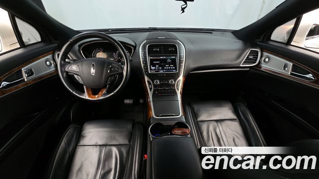 Lincoln MKX — interior