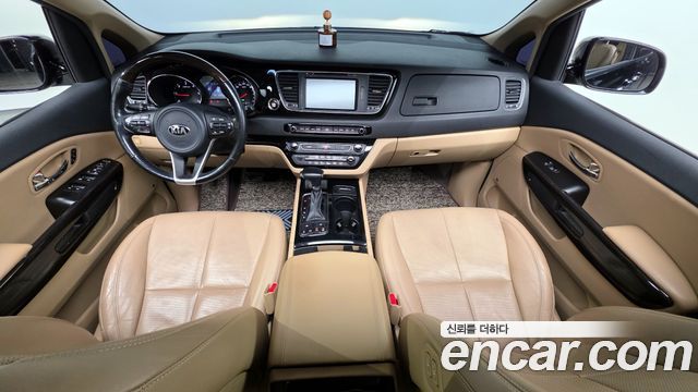 Kia Carnival — interior