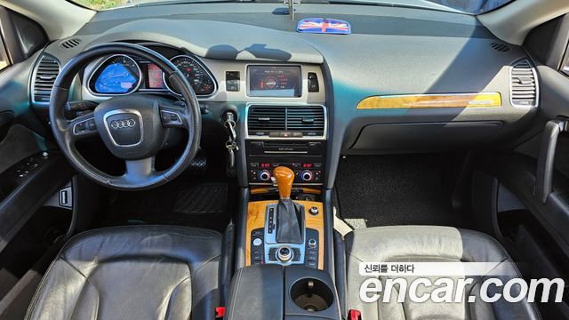Audi Q7 — interior