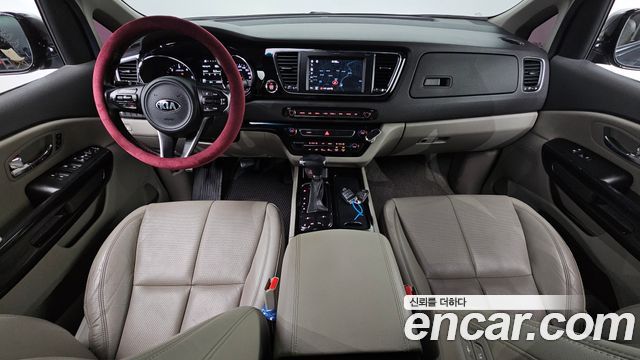 Kia Carnival — interior