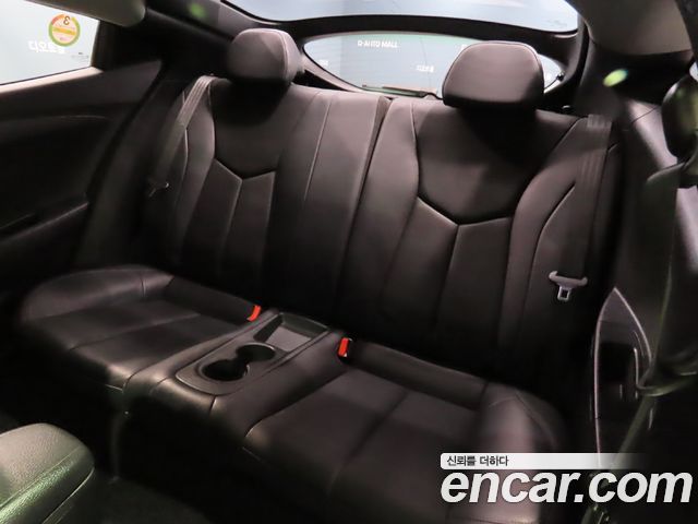 Hyundai Veloster — interior