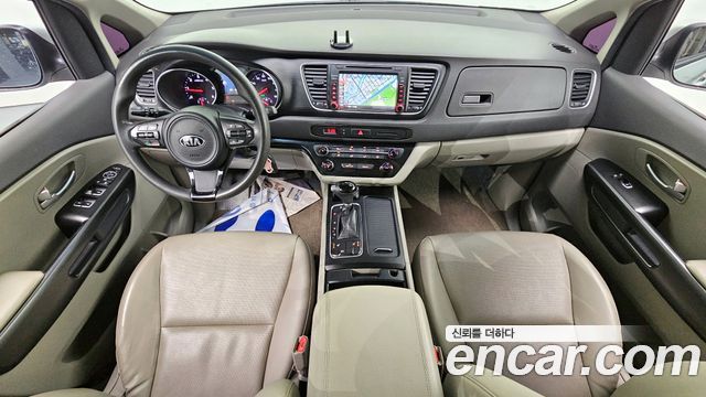 Kia Carnival — interior
