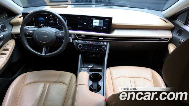 Hyundai Sonata — interior
