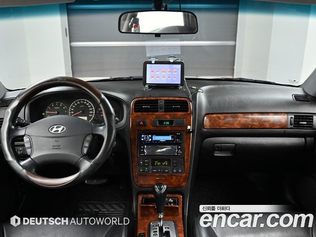 Hyundai Grandeur — interior
