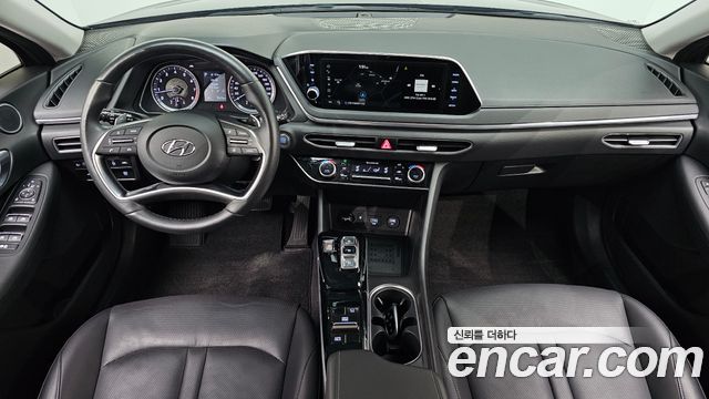 Hyundai Sonata — interior