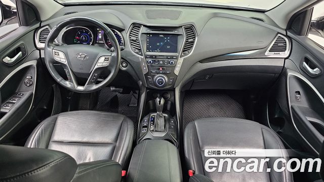Hyundai Santa Fe — interior