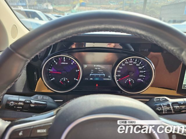 Kia Carnival — interior