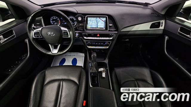Hyundai Sonata — interior