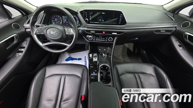 Hyundai Sonata — interior