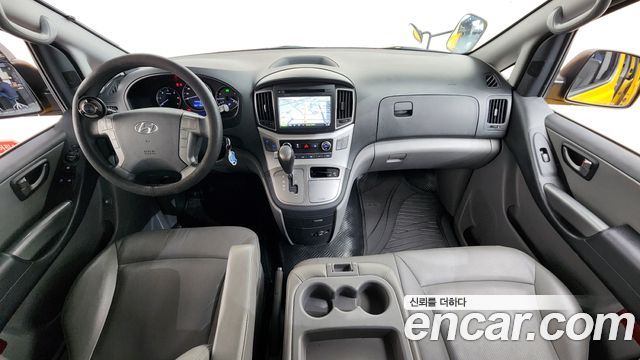 Hyundai Starex — interior