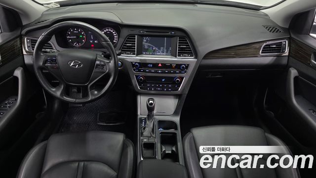 Hyundai Sonata — interior