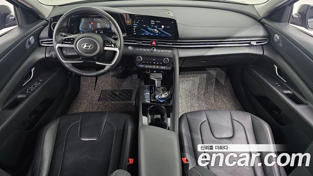 Hyundai Avante — interior