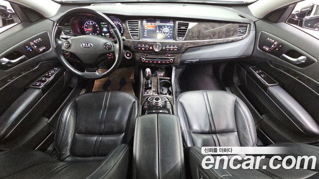 Kia K9 — interior