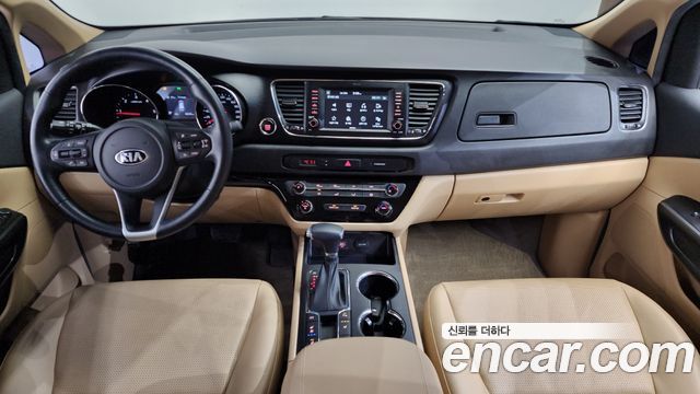 Kia Carnival — interior