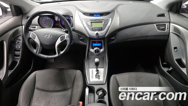 Hyundai Avante — interior