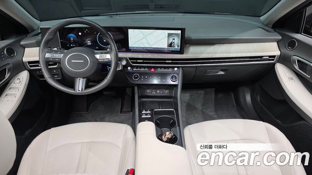 Hyundai Sonata — interior