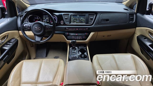 Kia Carnival — interior