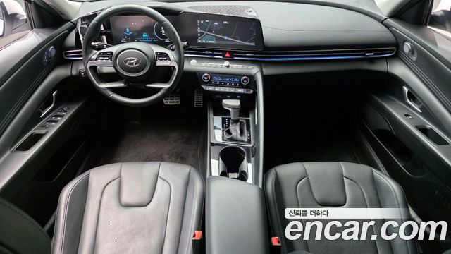 Hyundai Avante — interior