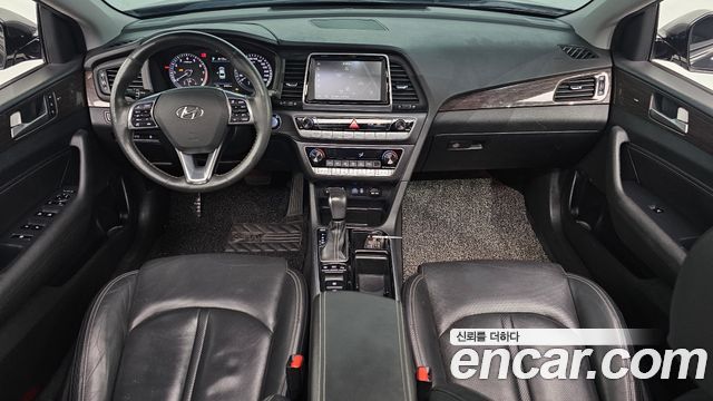 Hyundai Sonata — interior