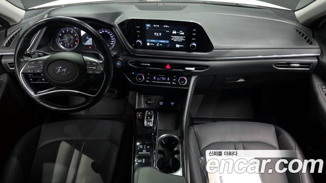 Hyundai Sonata — interior