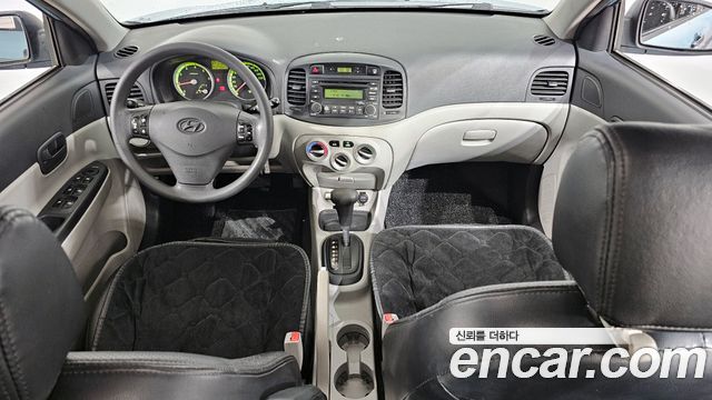 Hyundai Verna — interior