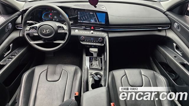 Hyundai Avante — interior