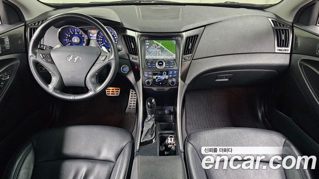 Hyundai Sonata — interior