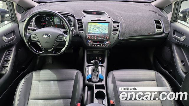Kia K3 — interior