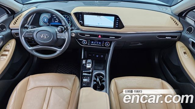 Hyundai Sonata — interior