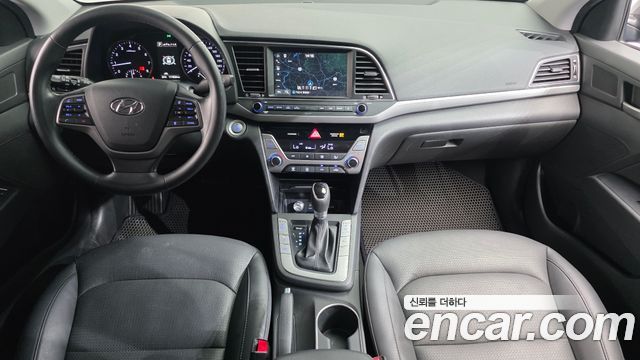 Hyundai Avante — interior