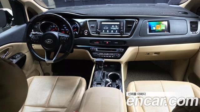 Kia Carnival — interior