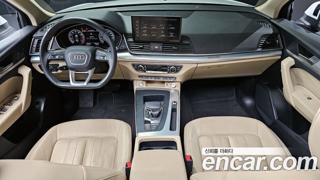 Audi Q5 — interior