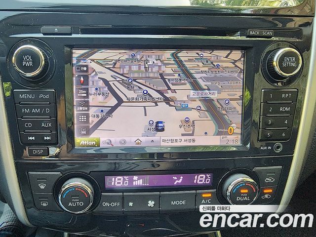 Nissan Altima — interior