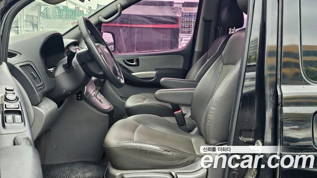 Hyundai Starex — interior