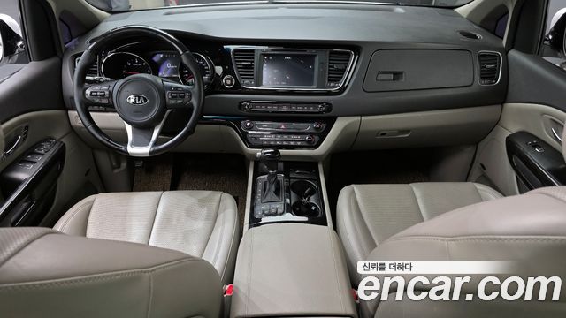 Kia Carnival — interior