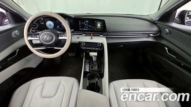 Hyundai Avante — interior