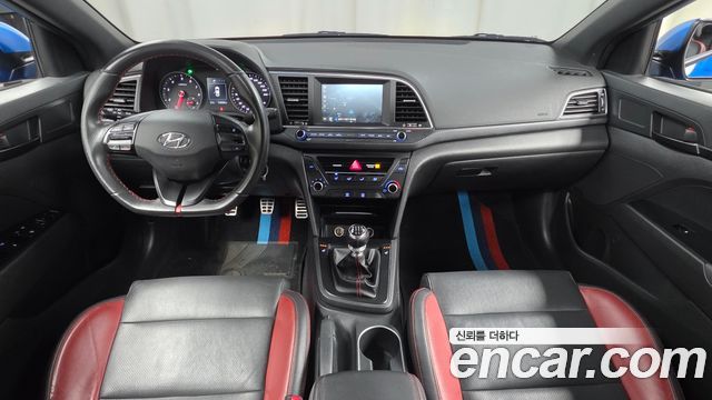 Hyundai Avante — interior