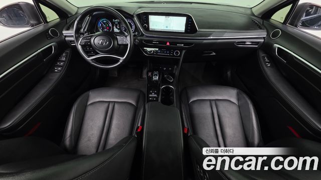 Hyundai Sonata — interior