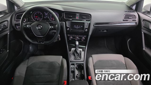 Volkswagen Golf — interior