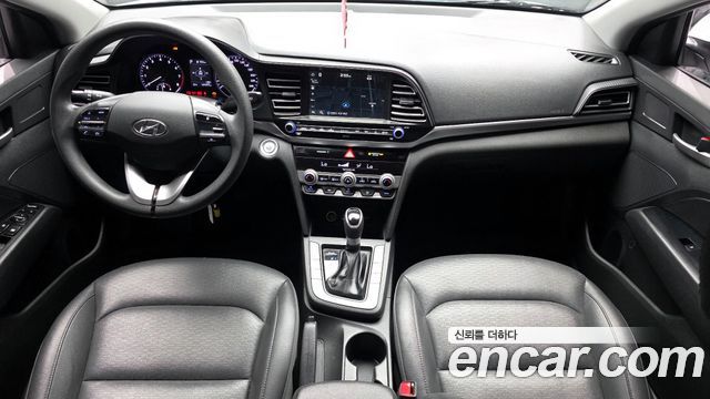 Hyundai Avante — interior