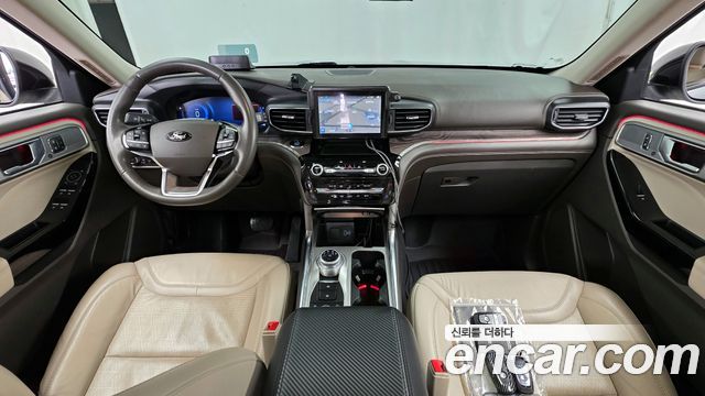 Ford Explorer — interior