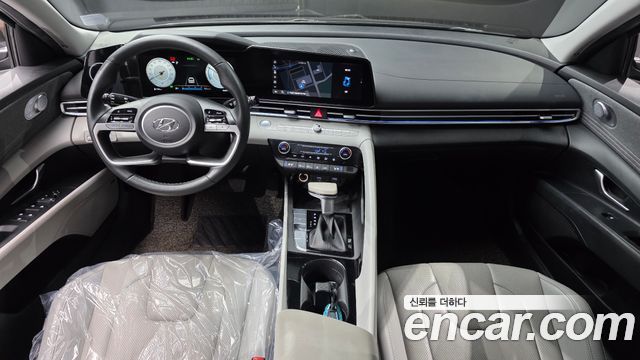 Hyundai Avante — interior