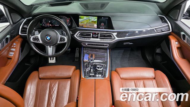 BMW X7 — interior