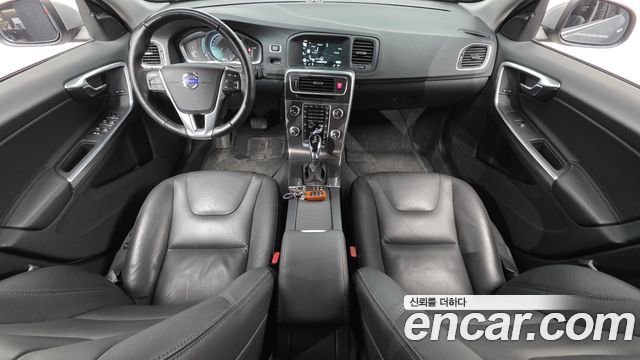 Volvo S60 — interior