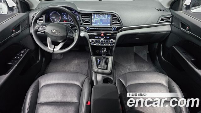 Hyundai Avante — interior