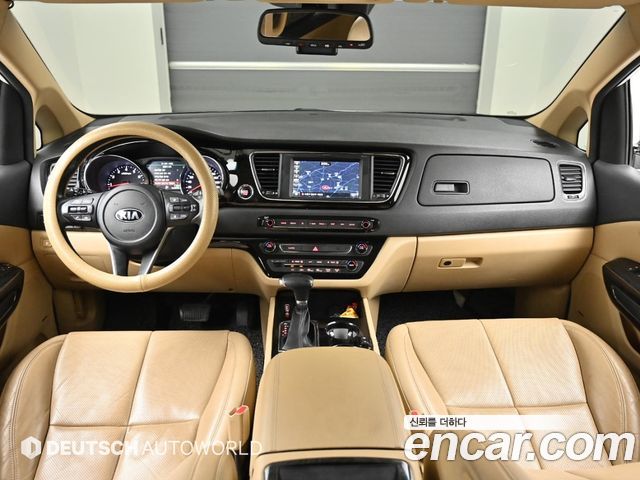 Kia Carnival — interior