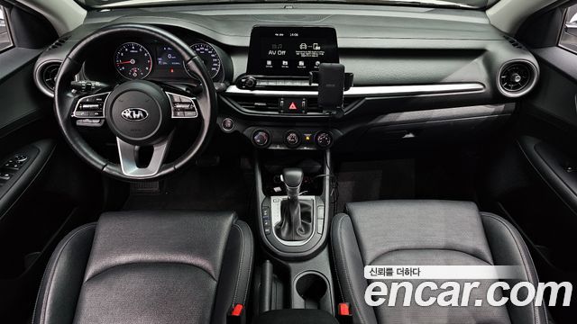 Kia K3 — interior