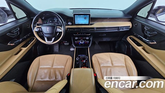 Lincoln Corsair — interior