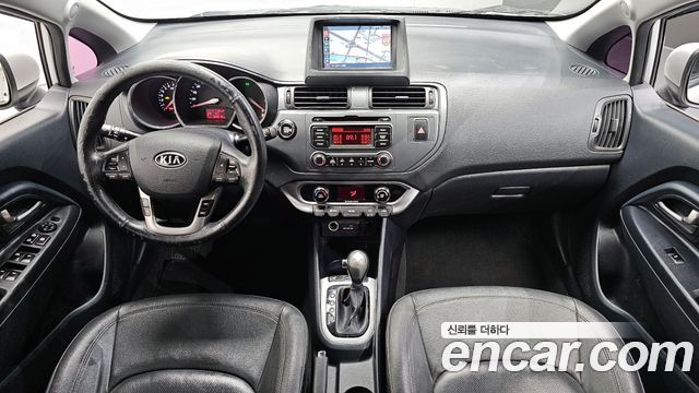 Kia Pride — interior